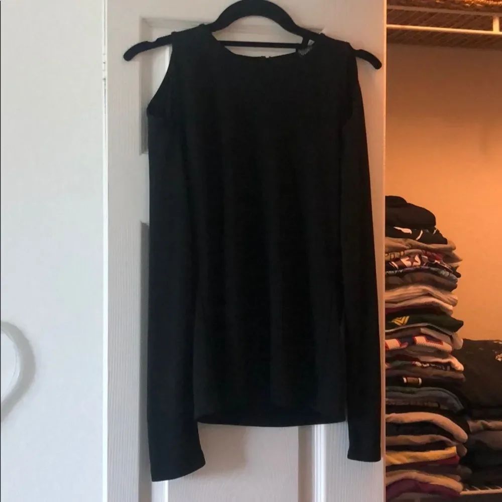 Open Shoulder Beautiful Black Long Sleeve XS NYC